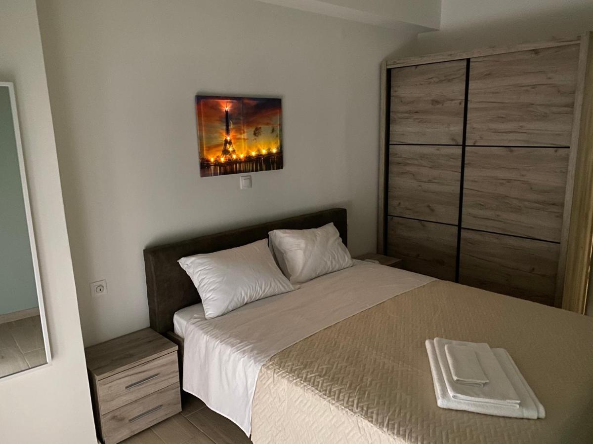 Great Alexander Street, Apartment