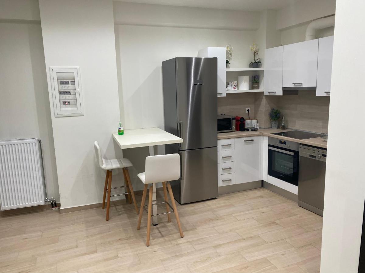 Great Alexander Street, Apartment
