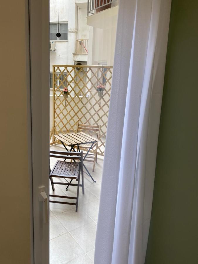 Great Alexander Street, Apartament